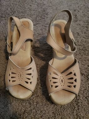 Women’s Beige Cutout Slingback Wooden Heel Sandals